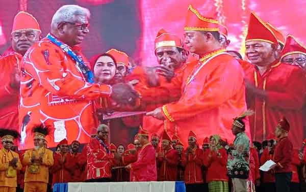 Resmi Dilantik, Pengurus IK3M Mimika Siap Wujudkan Harmoni Lewat Nilai Ain Ni Ain 2 Bupati JR Lantik IK3M Mimika2