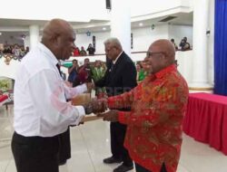 Pemkab Mimika Serahkan 1.322 SK P3K, Ada Pesan Tegas Bupati Rettob