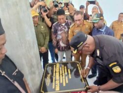 Resmikan Renovasi Masjid Tertua di Mimika Barat, Bupati Rettob Kenang Kisah Masa Kecilnya