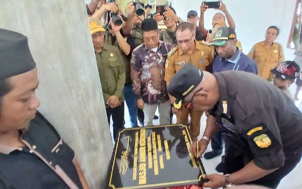 Resmikan Renovasi Masjid Tertua di Mimika Barat, Bupati Rettob Kenang Kisah Masa Kecilnya 1 Bupati JR Peresmian Masjid Tua Kokonau