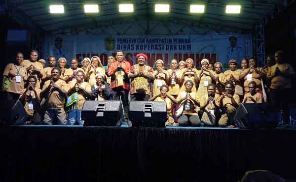 Expo Festival Noken Mimika 2025 Ditutup: Momen Merawat Warisan Leluhur- Perkuat UMKM OAP 1 Expo Festival Noken Mimika 2025 Tututp