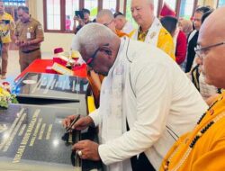Teken Prasasti Vihara Buddha Mimika, Bupati Rettob Tegaskan ini ke Semua Umat