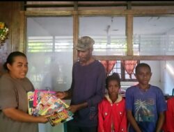 Peduli Literasi, LMA PBD Serahkan Buku Penunjang Bagi Generasi Papua di Inanwatan