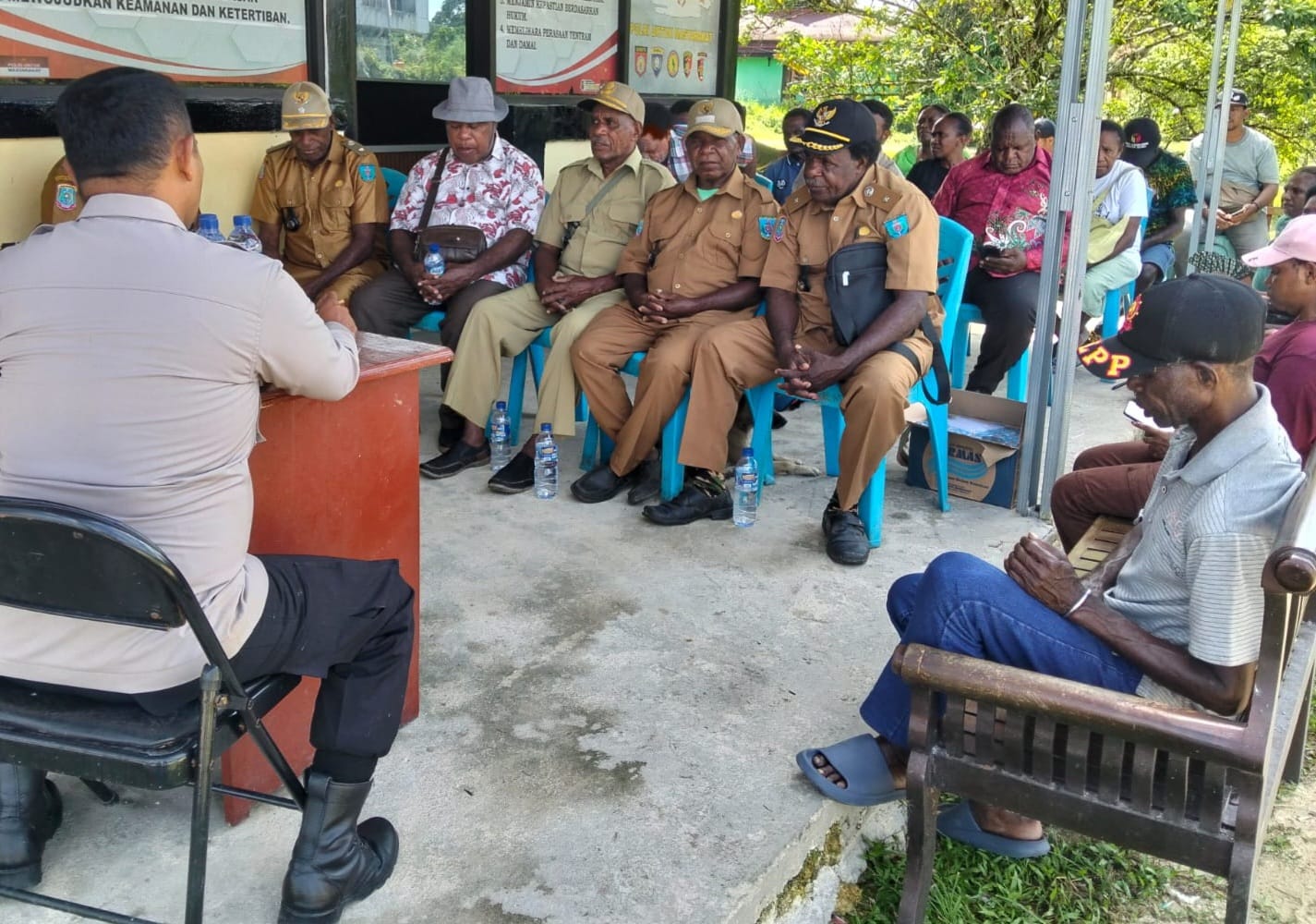 Para Tokoh Distrik Ayamaru Utara Dukung Polda PBD Wujudkan Kamtibmas NATARU 2025-2026 Aman Kondusif 1 IMG 20251218 WA0030