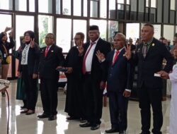 Bupati Mimika Lantik 5 Pejabat Eselon II Hasil Seleksi Terbuka