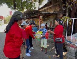 Apresiasi Peran Ibu, Depicab SOKSI Ambon Turun ke Jalan Berbagi Kebahagiaan