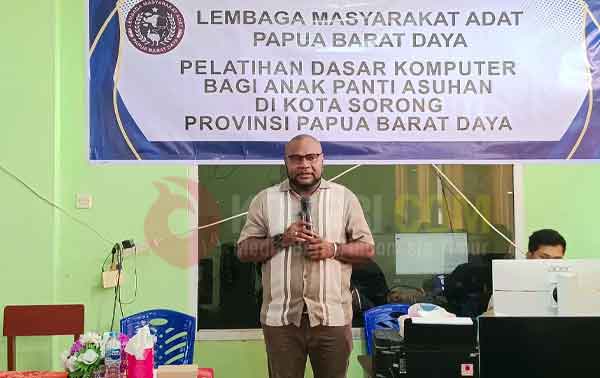 Inisiasi Pelatihan Dasar Komputer Bagi 40 Anak OAP di Panti Asuhan, Ini Pesan LMA PBD ke Pemda 2 LMA PBD Pelatihan Dasar Komputer OAP