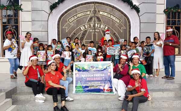 Sambut Natal 2025, Partai NasDem Berbagi Ratusan Paket Permainan di Fakfak 1 NasDem Fakfak Berbagi Natal
