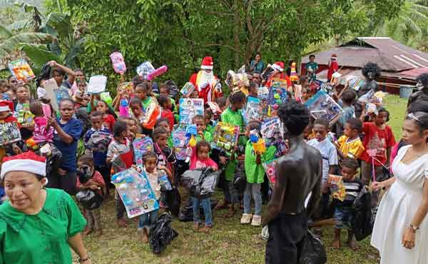 Sambut Natal 2025, Partai NasDem Berbagi Ratusan Paket Permainan di Fakfak 2 NasDem Fakfak Berbagi Natal2