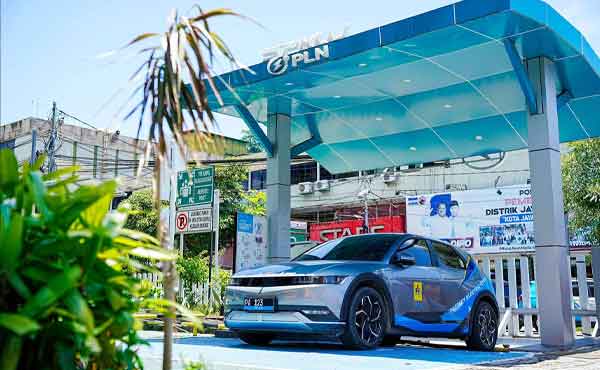 PLN Mobil Listrik di Papua