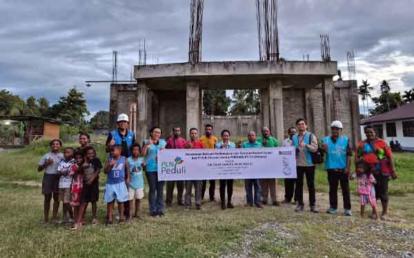 Sentuhan Kasih Natal, Giliran Perokris PLN Berbagi Kasih ke 6 Gereja di Tanah Papua 2 PLN Perokris Berbagi Kasih ke 6 Gereja2