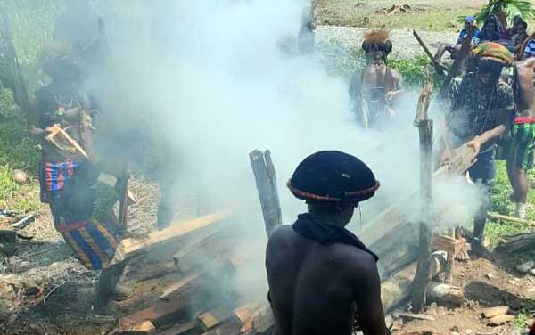 Satu Korban Bentrok Kwamki Narama MD, Ini Penjelasan Polisi 1 Pembakaran Mayat Korban Bentrok Kwamki Namara
