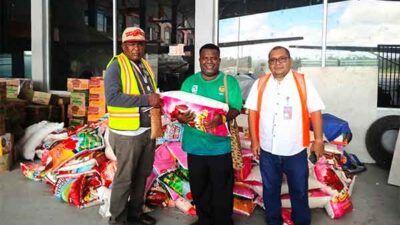 Jelang Natal, Pemkab Mimika Drop Bantuan bagi Pengungsi di Distrik Jila