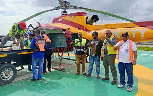 Jelang Natal, Pemkab Mimika Drop Bantuan bagi Pengungsi di Distrik Jila 3 Pemkab Mimika Bantu Pengungsi Jila3