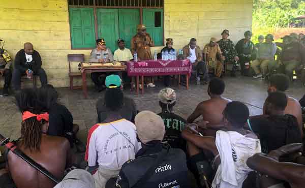Wabup Mimika Pimpin Rombongan ke Lokasi Konflik Tapal Batas Kapiraya 2 Pemkab Mimika kunjungi Lokasi Konflik Kapiraya