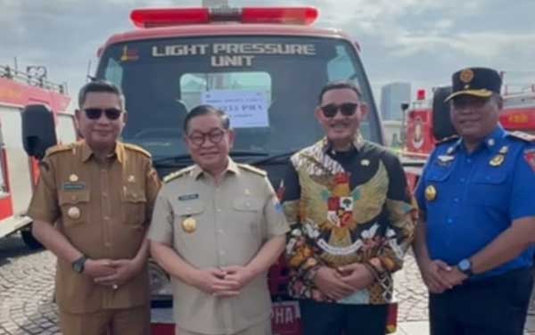 Pemprov DKI Jakarta Bantu Pemkot Ambon Satu Unit Mobil Damkar 1 Pemprov DKI Bantu Pemkot Ambon 1 Damkar