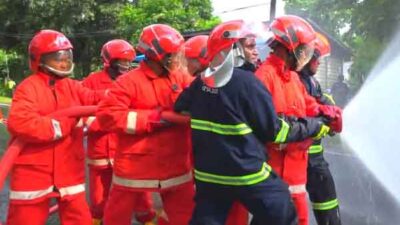 Pertamina Simulasi Tangani Tanki Terbakar