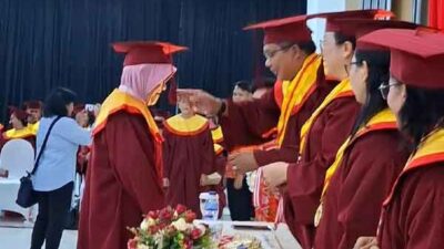 Sekolah Lansia Ambon Wisuda