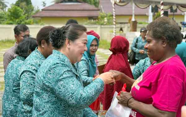 TP PKK Mimika berbagi kasi Lansia n Janda