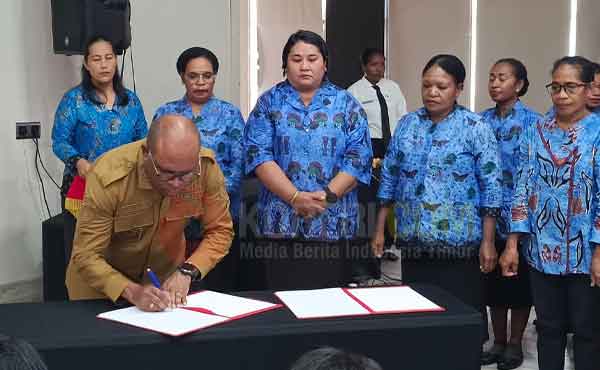 Kukuhkan Bunda PAUD Distrik dan Kelurahan se-Kota Sorong, Lobat Tekankan Ini 2 Walkot Sorong Bunda PAUD2