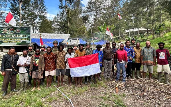Pendekatan Humanis TNI Berbuah Manis: 5 Anggota OPM Pulang ke NKRI 2 5 Anggota OPM kembali ke NKRI 2