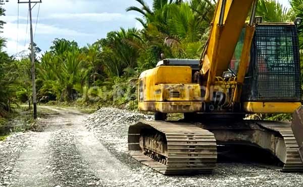 Blusukan Akhir 2025, Bupati Rettob Tinjau Pembangunan Jalan di Mimika 2 Bupati JR Cek Jalan akhir Tahun 2025 2
