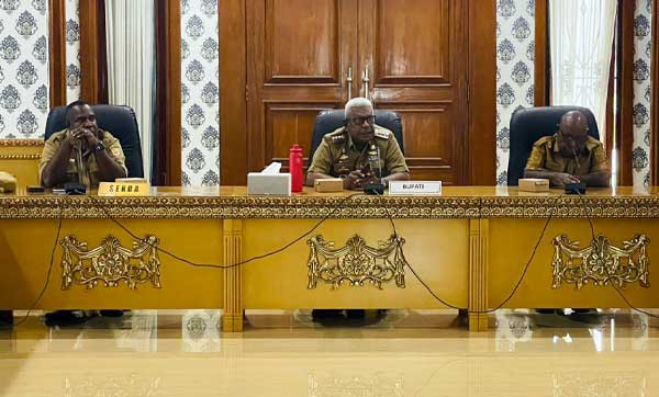 Kubu Dang Nyatakan Siap Berdamai, Bupati Rettob Lanjut ke Lukius Negewalen 2 Bupati JR Kelompok Dang2