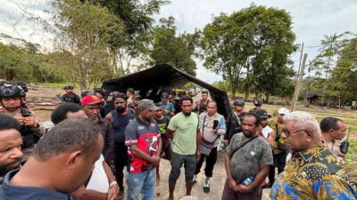Bupati JR Tinjau Kwamki Narama