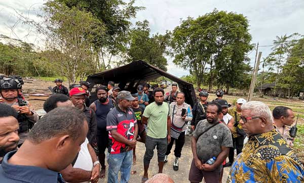 Responi Sikap Dua Kubu Siap Damai, Bupati Mimika Sambangi Distrik Kwamki Narama 1 Bupati JR Tinjau Kwamki Narama