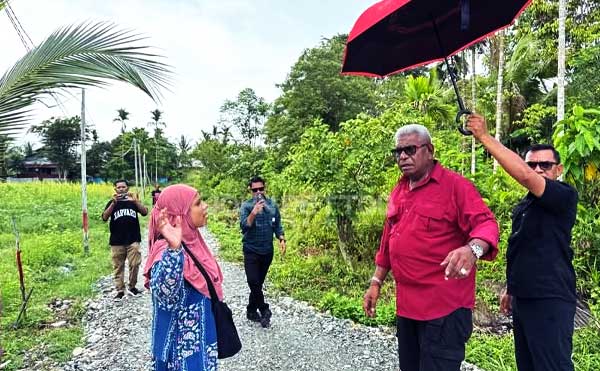 Blusukan Akhir 2025, Bupati Rettob Tinjau Pembangunan Jalan di Mimika 1 Bupati JR cek Jalan di Akhir Tahun 2025