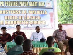 Gelar Reses III, Cartensz Jaring Aspirasi dan Serahkan Santunan di Kampung Samusa