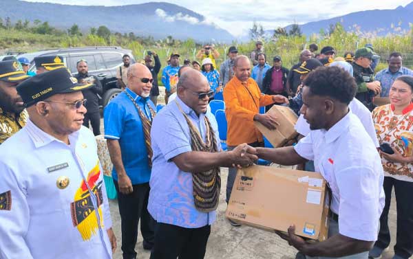 Gub PT Bantuan Laptop di Puncak