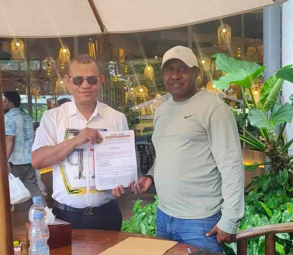Ketua DPRP Papua Barat Daya Ortis Fernando Sagrim dan kuasa hukumnya Yosep Titirlolobi,S.H /Foto : Ist