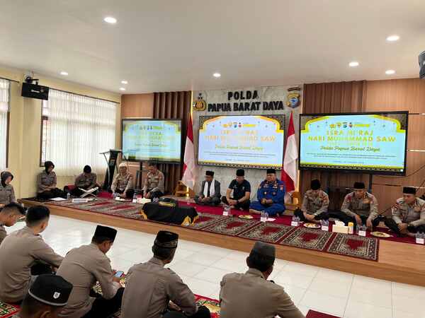 Polda PBD Peringati Isra Miraj 1447 H, Perkuat Iman dan Kepedulian Sosial Personel 2 IMG 20260115 WA0017