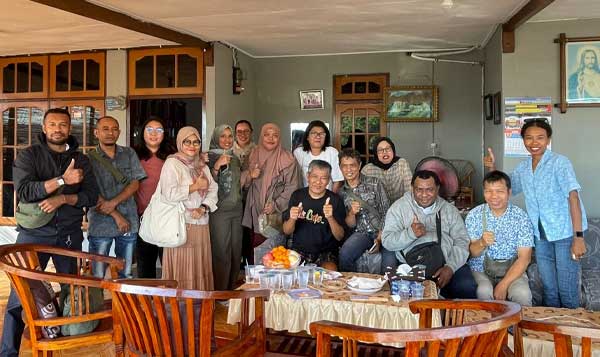 Momen Haru Warnai Kunjungan ke Senior dan Keluarga Jurnalis di Jayapura 3 Jurnalis se Papua Kunjungan Kasih ke 2 Jurnalis Kel Jurnalis3
