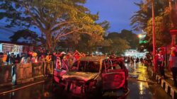 Respon Cepat CC 112, Damkar Kota Ambon Berhasil Atasi Kebakaran Mobil 3 Kebakaran Mobil di Ambon