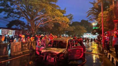 Respon Cepat CC 112, Damkar Kota Ambon Berhasil Atasi Kebakaran Mobil