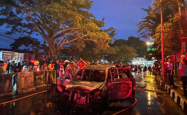 Kebakaran Mobil di Ambon