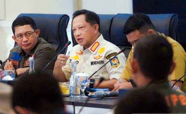 Menteri Ttio Layanan Kesehatan Pascabencana Sumater