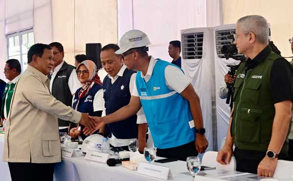 Danantara Sinergikan BUMN Bangun Huntara di Aceh Tamiang, PLN Sambung Listrik 3 PLN Danantara Bangun Huntara di Aceh Tamiang3