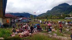 Bantu 32 Ton Bama ke Pengungsi di Distrik Jila, Pemkab Mimika Diapresiasi 16 Pemkab Mimika Bantu 32 Ton Bama ke Distrik Jila