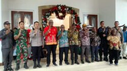 Pemkab Puncak-Mimika Fasilitasi: Dua Kubu Sepakat Damai, Lanjut Ritual Patah Panah 16 Pemkab Puncak Mimika Damaikan Komflik Kwamki Narama