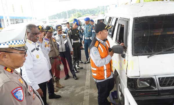 Pemkot JPR Tertibkan Parkir Liar2