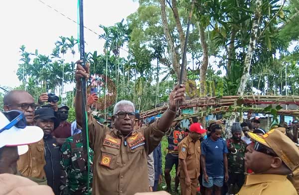 Patah Panah dan Ritual Adat Akhiri Konflik Kubu Dang–Newegale di Timika 1 Ritual Adat Perdamaian Kwamki Narama