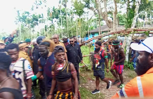 Patah Panah dan Ritual Adat Akhiri Konflik Kubu Dang–Newegale di Timika 4 Ritual Adat Perdamaian Kwamki Narama4
