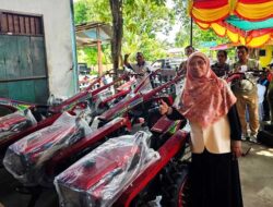 Saadiah Serahkan Bantuan Alsintan ke Sejumlah Poktan di Malteng