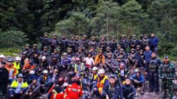 3 Hari Terjebak OPM, Satgas Koops TNI Habema Berhasil Evakuasi 18 Pekerja PTFI 11 Satgas Koops TNI Habema Evakuasi 18 Pekerja PTFI