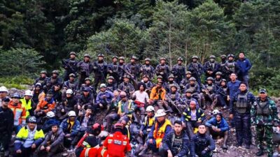 Satgas Koops TNI Habema Evakuasi 18 Pekerja PTFI