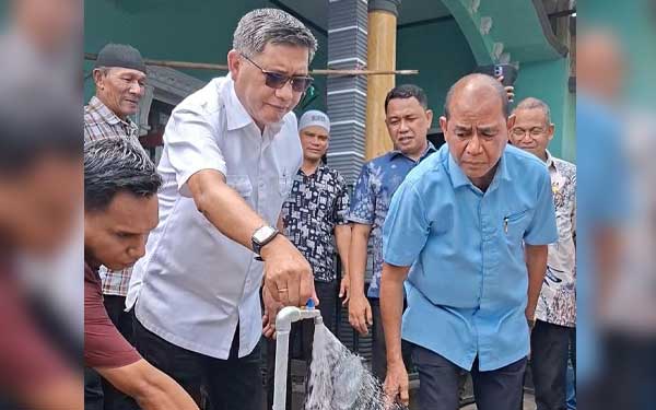 Pemkot Ambon Luncurkan Jaringan Pasokan Air Bersih di Penegoro Atas 1 Walkot BW Air Bersih Penegoro Atas