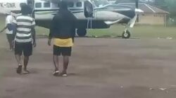 Pesawat Smart Air Ditembak di Boven Digoel, Pilot dan Kopilot Tewas 6 1695cfdf 05a7 47b6 9270 4f1f0542979e